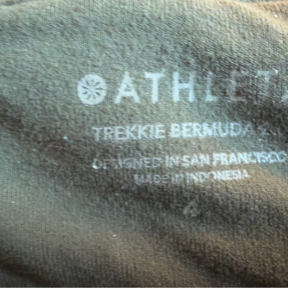 Athleta Trekkie Bermuda Shorts! NWOT - Picture 2 of 5